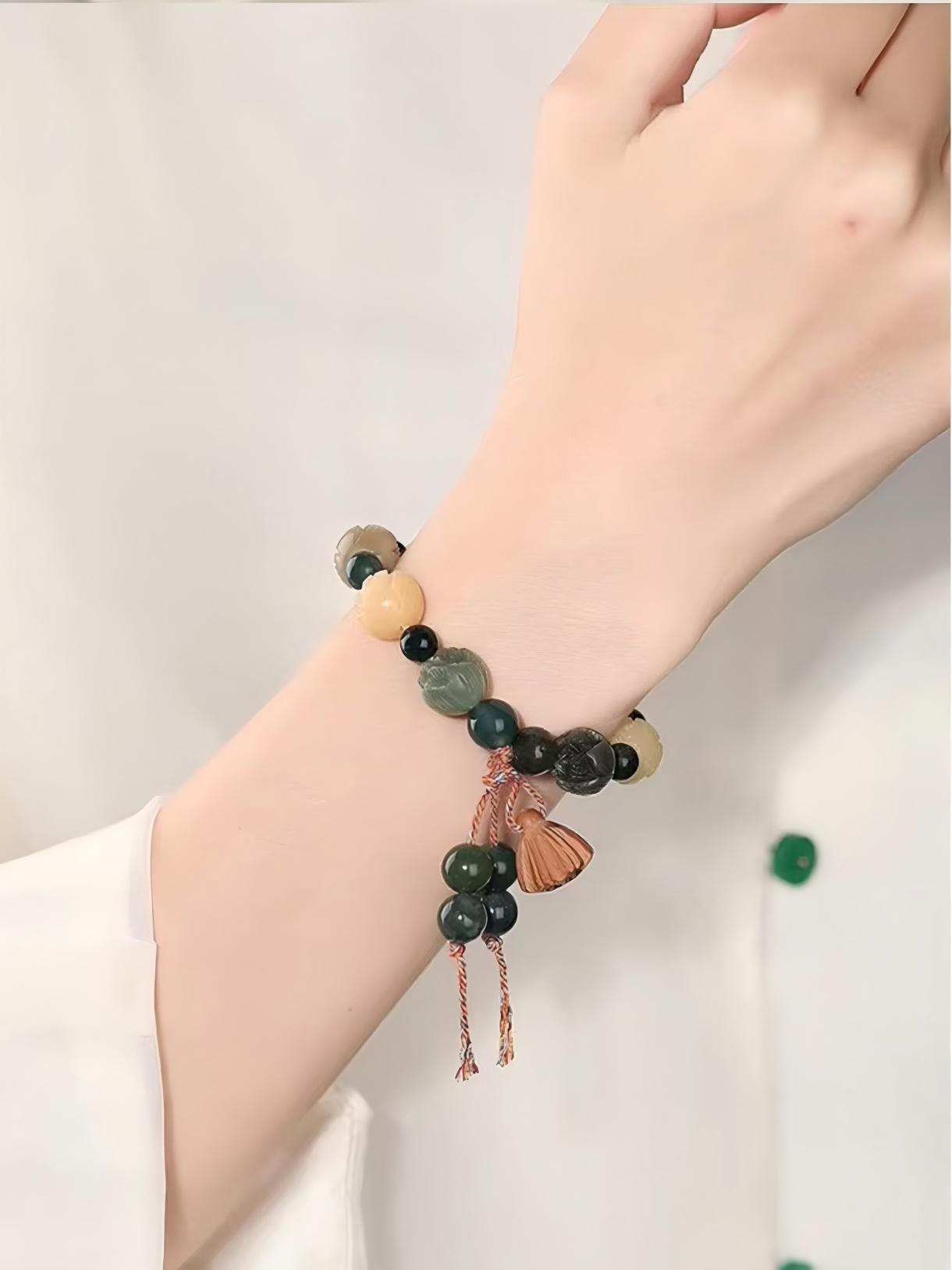 Bodhi Lotus Bracelet · Green Sandalwood